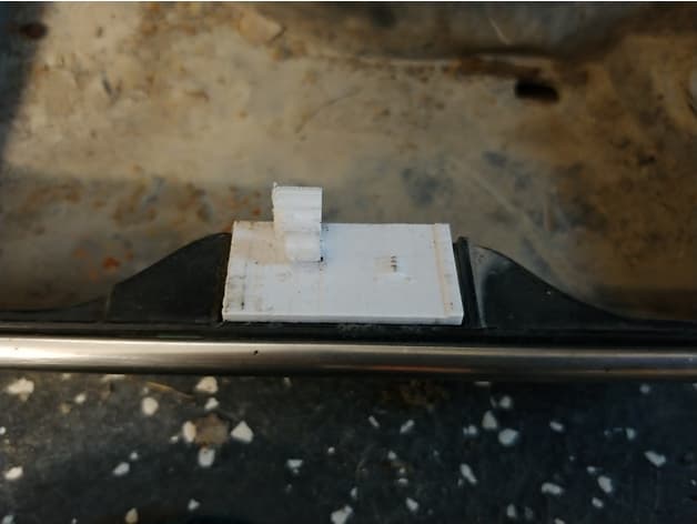 Right sill-trim clip