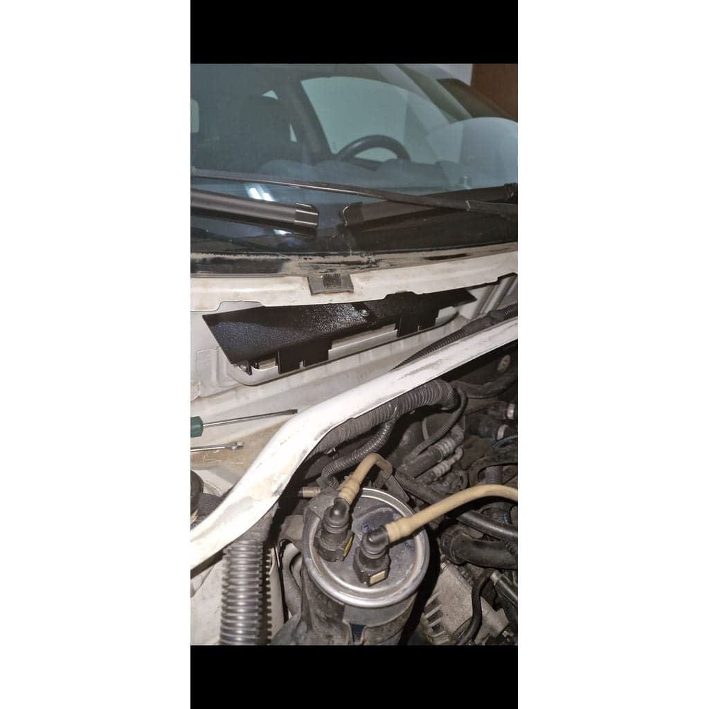 Extended Cabin-Air Intake Water Deflector